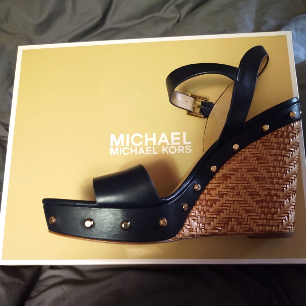 Michael Kors sandals -NEW IN BOX - Size 10